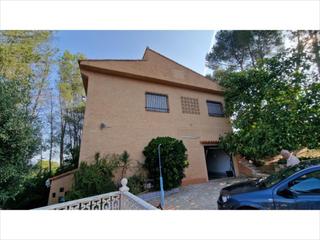 Casa en Alberic. La inmobiliaria garrigues exclusivas le ofrece este magnfico ch