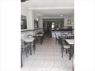 Local commercial à Pere Crespí. Bar para uso inmediato que puedes usar como local y la casa diáf