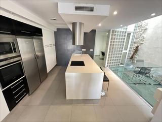 Casa a Albuixarres. Oportunidad, casa totalmente reformada, muy amplia y con garaje!