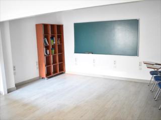 Rent Office space in Alquenència - Venècia. La inmobiliaria garrigues exclusivas le ofrece este local en alz