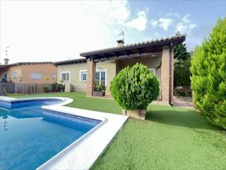 Casa en Urbanitzacions i Pedanies Sud. Oportunidad, exclusivo chalet de obra nueva con unas calidades e