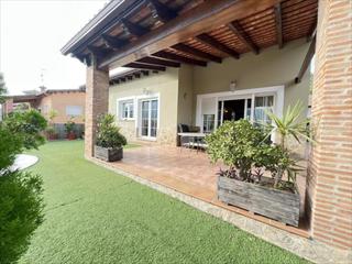 Casa en Urbanitzacions i Pedanies Sud. Oportunidad, exclusivo chalet de obra nueva con unas calidades e