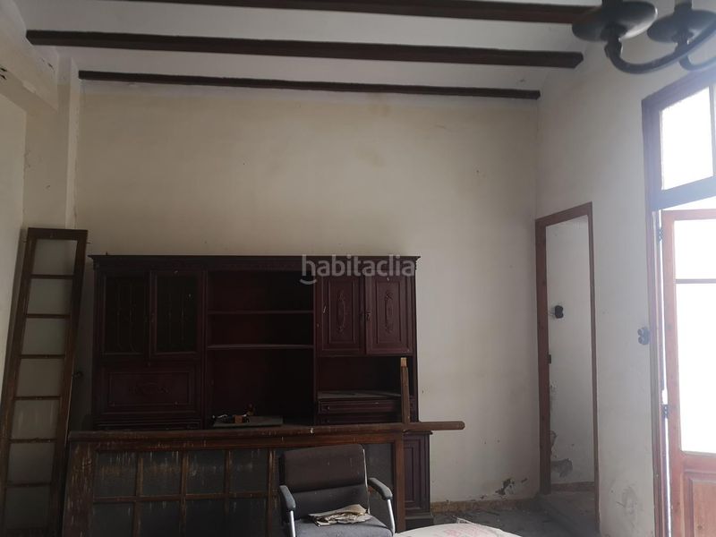 Foto 1d2287a4-690b-4468-b4da-a42e1c7edf5b. Casa adossada a Centre Alzira
