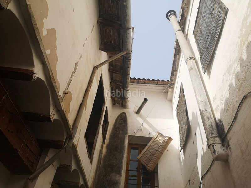 Foto ef0ffc97-9263-4e8e-a0f8-4c8097dc6974. Casa adossada a Centre Alzira