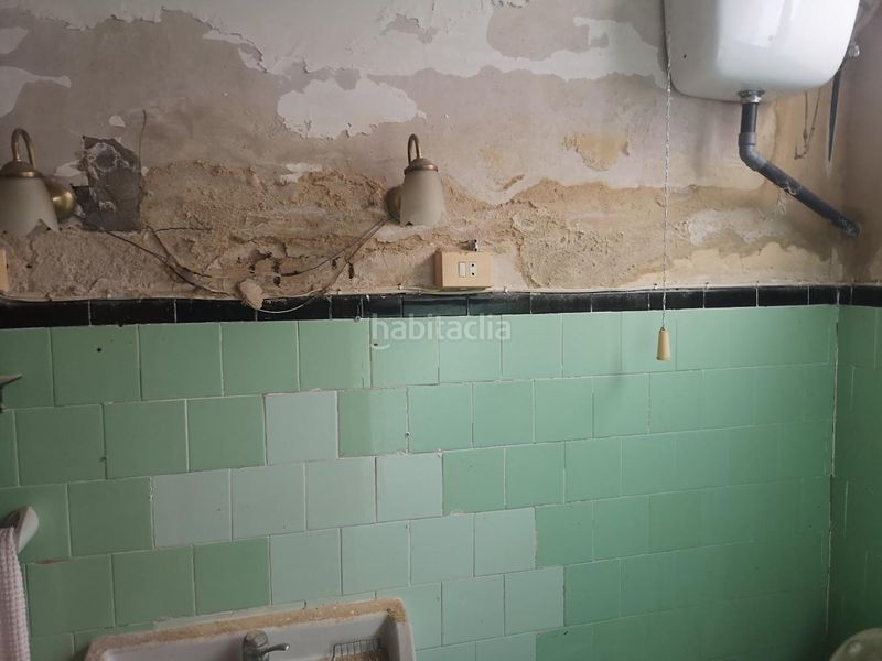 Foto f4d08e50-d091-4dc7-adfa-81be51dc729c. Casa adossada a Centre Alzira