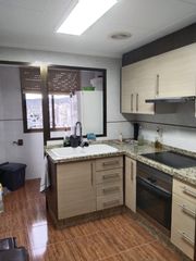 Pis a Urbanitzacions i Pedanies Sud. Piso luminoso y esquinero de 4 dormitorios y 2 baños en segunda
