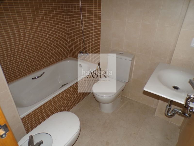 Foto b0d98fa8-6a7f-4c5a-b45d-39c47ba35140. Pis amb piscina a Pobla Llarga (la)