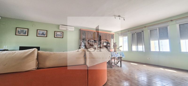 Foto 548929fd-f35e-4aec-a04a-3df7e833b82c. Casa amb piscina a Alginet