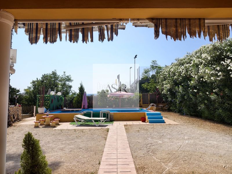 Foto 43c9b70a-d01a-4f3c-8138-19f44a47f0da. Casa amb piscina a Manuel