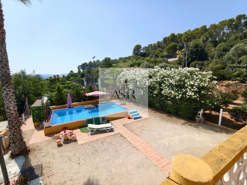 Foto a674c811-1f60-40d8-9609-50d63284338b. Casa amb piscina a Manuel