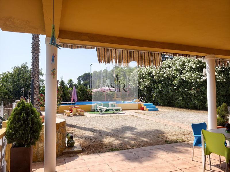 Foto b4fcad05-c5df-4cfd-98f6-58c8cef8b291. Casa amb piscina a Manuel