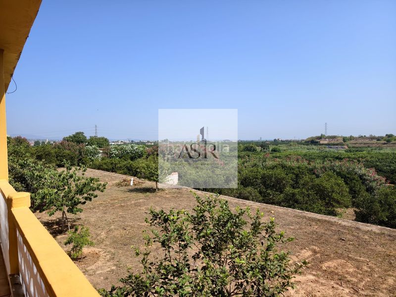 Foto f7291e69-e658-4a2c-9b64-ed36444ae1c6. Casa amb piscina a Manuel