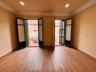 Location Appartement à Carrer de sant josep 62. Pis senyorial per dimensiones i acabats