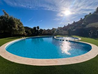 Lloguer Casa adossada  Avinguda de sant andreu 24. Casa cèntrica amb piscina i zona comunitaria