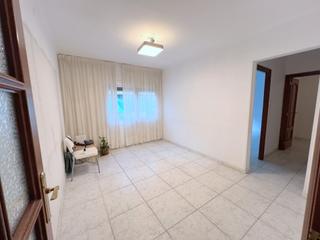 Piso en Peramàs. En carrer principal amb tots els serveis