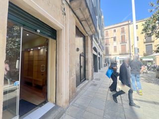 Miete Geschäftsraum in Carrer de barcelona 51. Local molt cèntric en el carrer més comercial
