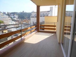 Rent Flat  La riera 45. Pis cèntric i reformat