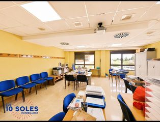 Office space in Orihuela Ciudad. Entresuelo de oficinas en venta en orihuela