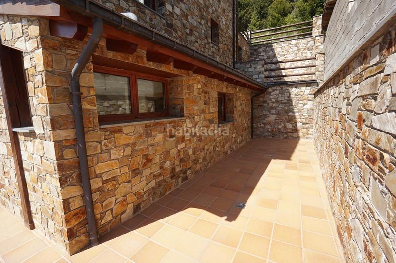 Foto 42d2be0e-0e61-4756-8859-f611352bb93c. Casa aparellada amb aparcament a El Forn-Prats-Meritxell Canillo