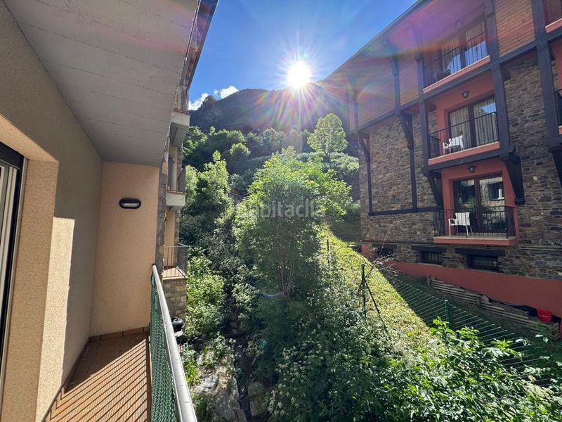 Foto 0add7bc4-b270-4e11-96e2-4b05cbee2be4. Pis amb calefacció aparcament a Arinsal-Erts La Massana