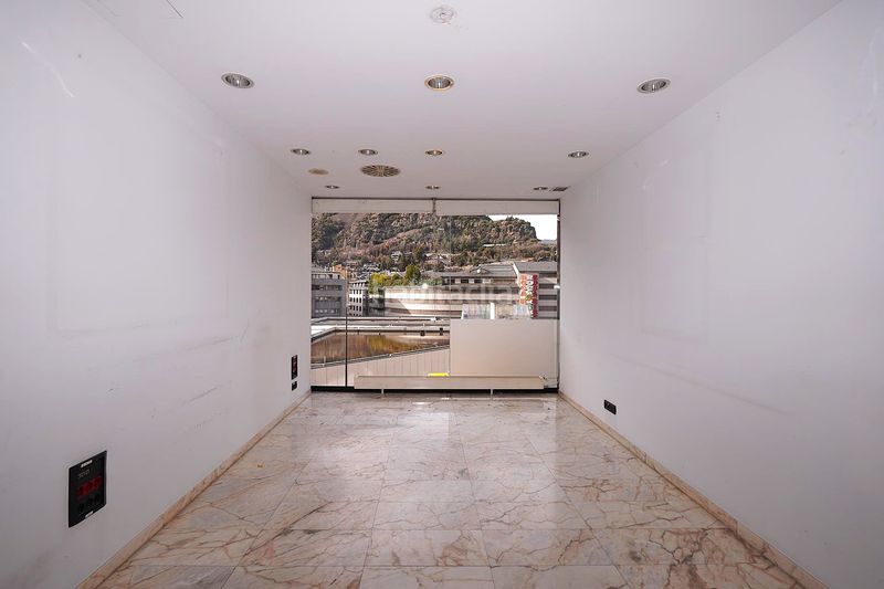 Foto 05f37ec6-0bf9-4d92-94c8-f34986678096. Miete geschäftsraum in Centro Andorra la Vella