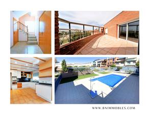 Chalet in Zona Esportiva. Calidez y diseño en una casa señorial en la zona olímpica!