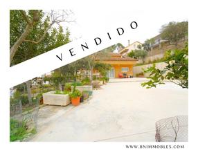 Casa en Viladecavalls. Casa con dos viviendas independientes con amplio terreno y garaj