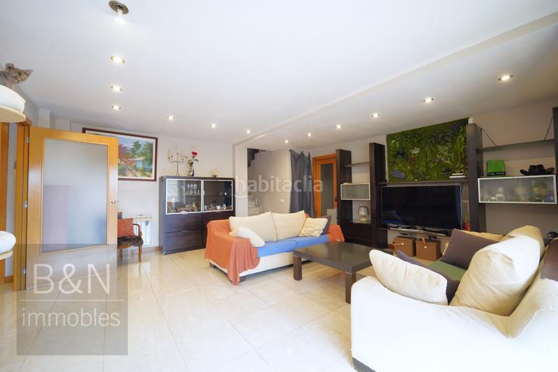 Foto 8fe0a05d-5589-4623-95ce-bf95a847f24b. Dúplex impresionante dúplex de 4 dormitorios con 3 salidas al exterior espaciosidad y luz natural en cada rincón en Terrassa