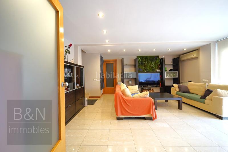 Foto f78aa4cc-9776-4601-a01f-71d11e366bb1. Dúplex impresionante dúplex de 4 dormitorios con 3 salidas al exterior espaciosidad y luz natural en cada rincón en Terrassa