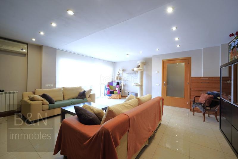 Foto fa3ca3de-acb0-43d7-83c1-bc0101a23611. Dúplex impresionante dúplex de 4 dormitorios con 3 salidas al exterior espaciosidad y luz natural en cada rincón en Terrassa