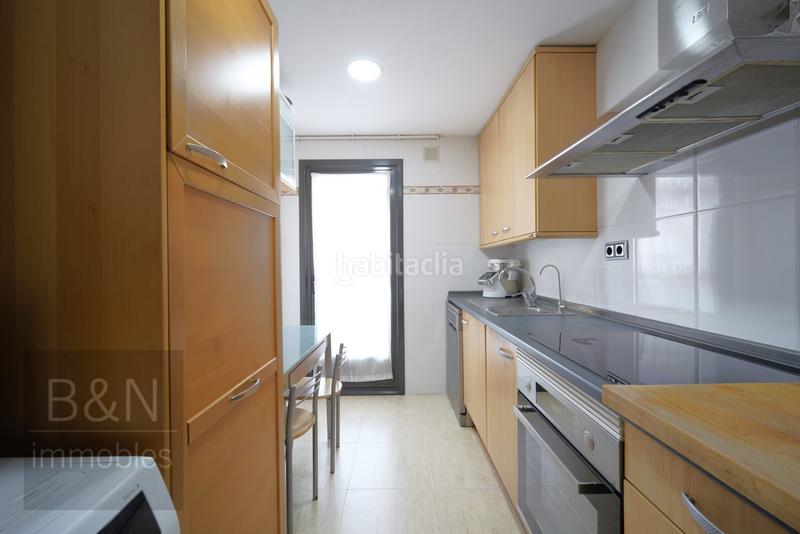 Foto 32c2f846-7483-41bf-8c46-9fb1fa338474. Piso te vas a enamorar de su carácter! amplio, luminoso, con zona comunitaria y plaza de párquing con trastero en Terrassa