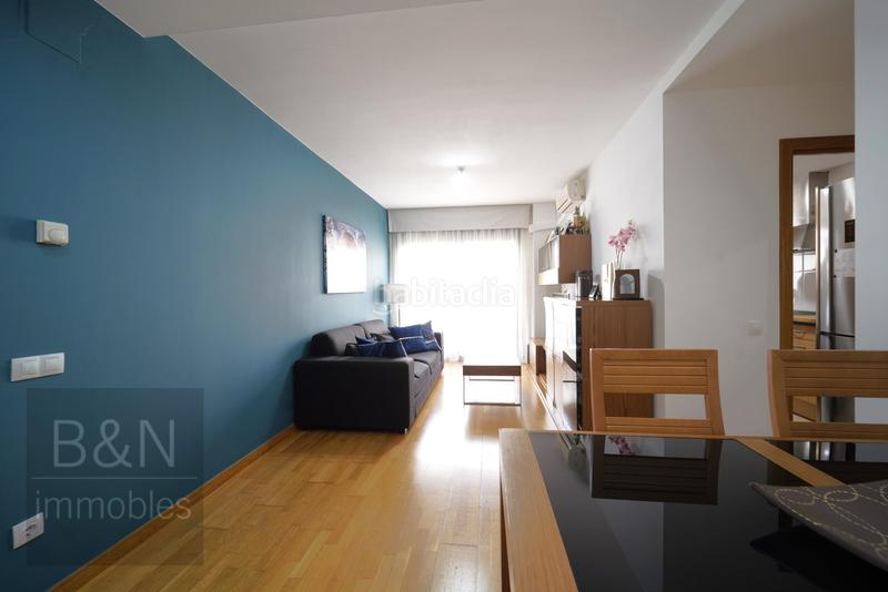 Foto 9bd2295c-347c-49ed-b1a2-15b0553bb3df. Piso te vas a enamorar de su carácter! amplio, luminoso, con zona comunitaria y plaza de párquing con trastero en Terrassa