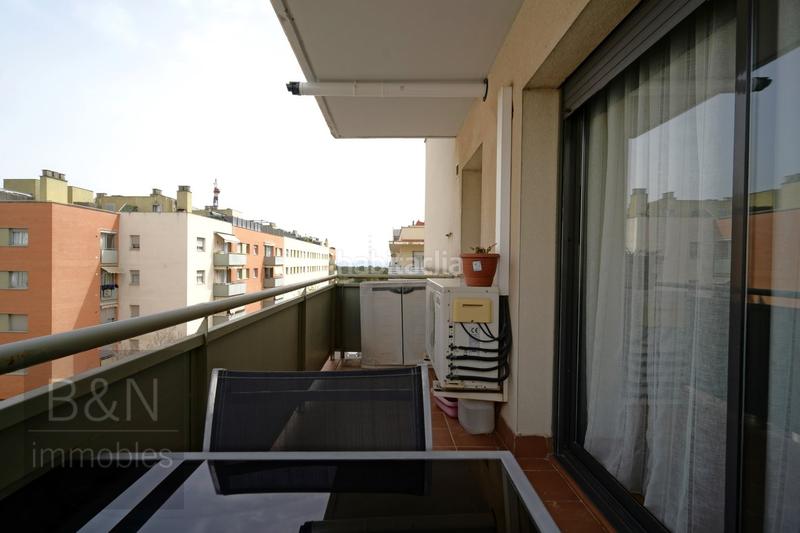 Foto d552b4f8-0e59-41f4-9b89-3df4f422a8f1. Piso te vas a enamorar de su carácter! amplio, luminoso, con zona comunitaria y plaza de párquing con trastero en Terrassa