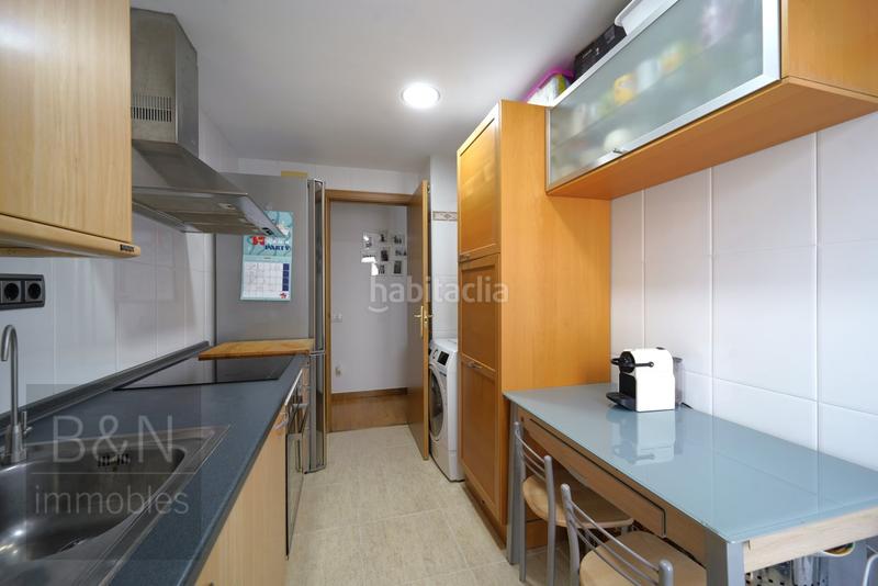 Foto e26b6dcf-a7b6-4673-b07b-5b7e83443877. Piso te vas a enamorar de su carácter! amplio, luminoso, con zona comunitaria y plaza de párquing con trastero en Terrassa