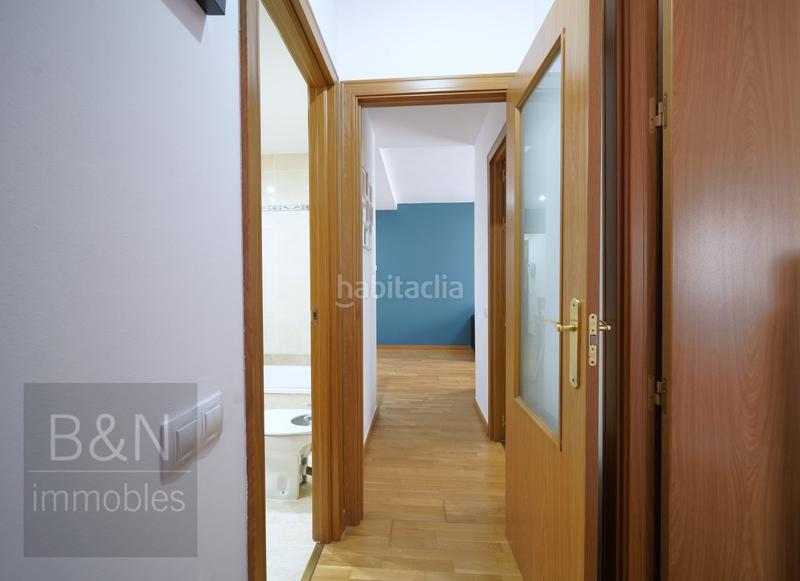 Foto e690ae95-995a-45a5-a840-ebc63dc7b9b2. Piso te vas a enamorar de su carácter! amplio, luminoso, con zona comunitaria y plaza de párquing con trastero en Terrassa