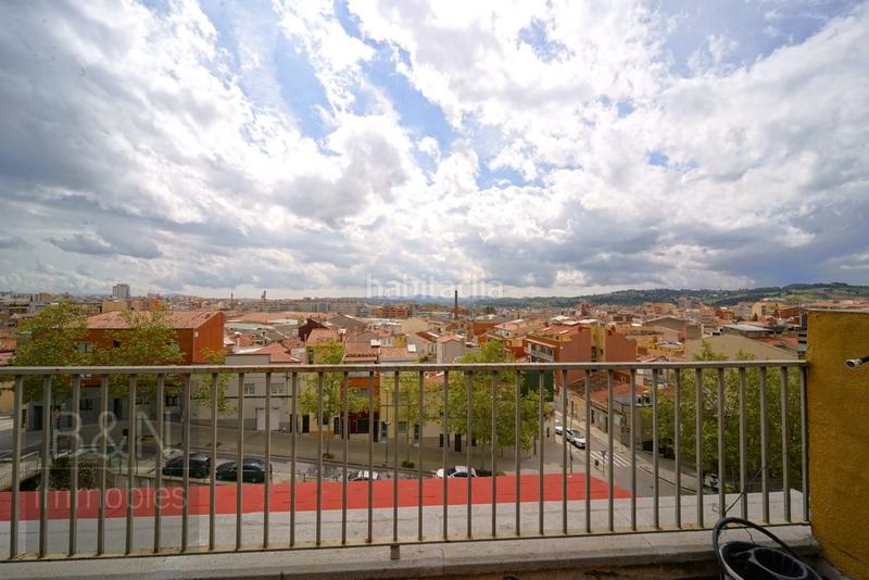 Foto 5db459a5-a22e-4848-b39b-aba9c5d5166d. Ático un lienzo en blanco para reformar con terraza y vistas espectaculares en Terrassa