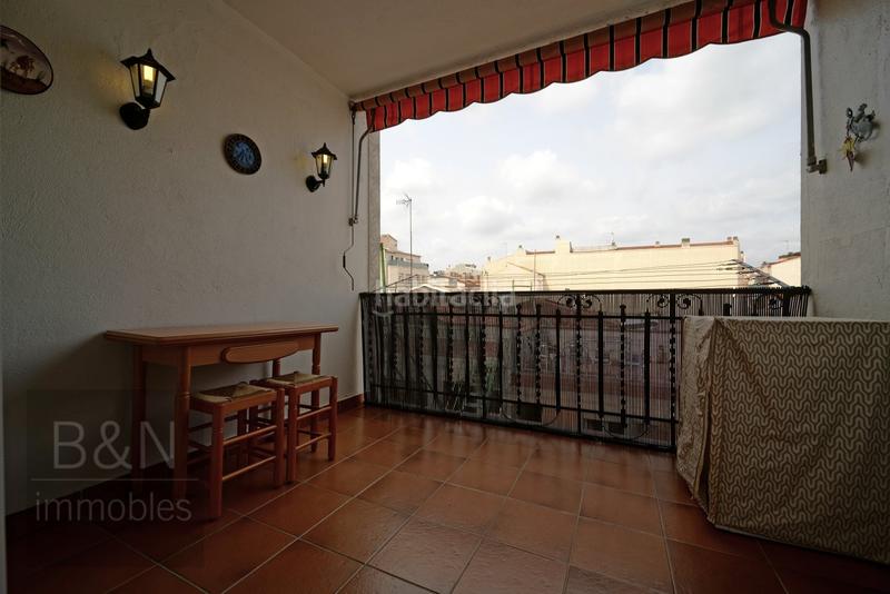 Foto 01a55640-cd89-47c2-943e-c37f1e825ea8. Piso un hogar reformado, con doble salida exterior y solo un vecino. en Terrassa