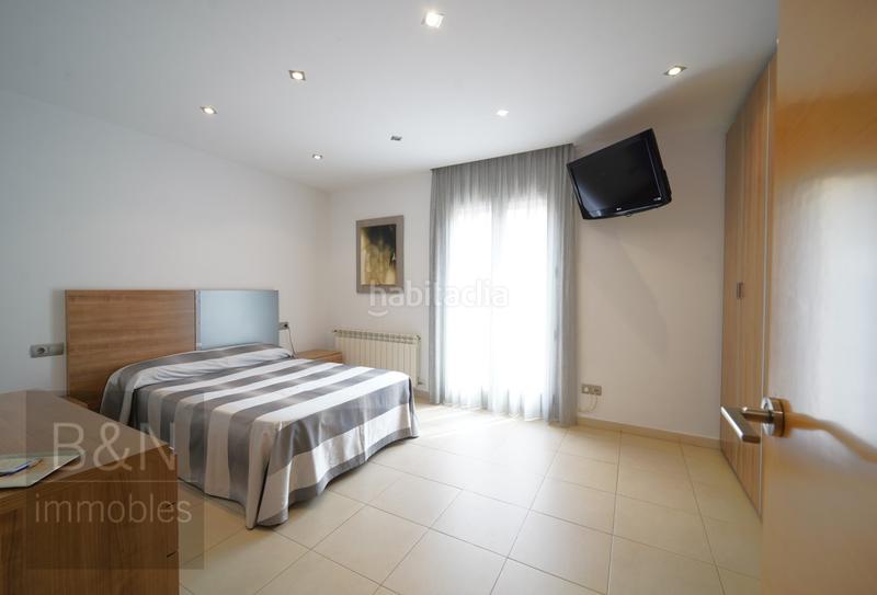Foto 0de86779-4189-4a86-af7f-f9e5fe284246. Piso un hogar reformado, con doble salida exterior y solo un vecino. en Terrassa