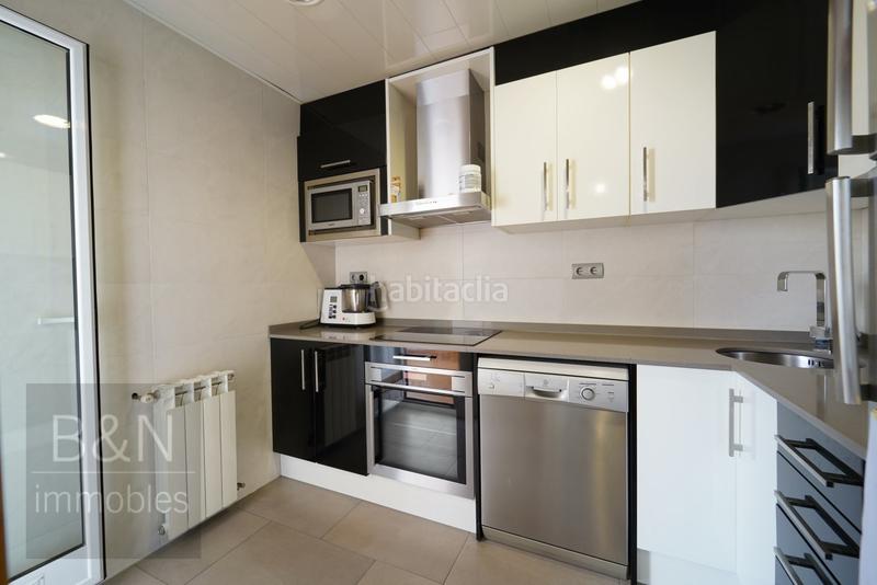 Foto 42561ba2-aec3-45f6-962e-95b6ccea9733. Piso un hogar reformado, con doble salida exterior y solo un vecino. en Terrassa