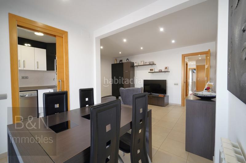 Foto 622a0328-ae19-4fb1-ae75-808b432d0e2c. Piso un hogar reformado, con doble salida exterior y solo un vecino. en Terrassa