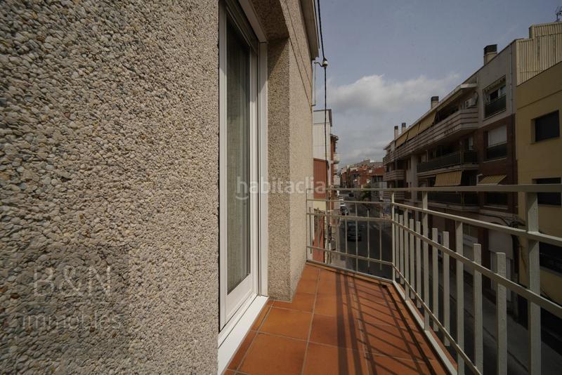 Foto 8c897705-1f07-4761-9097-596c659d278e. Piso un hogar reformado, con doble salida exterior y solo un vecino. en Terrassa