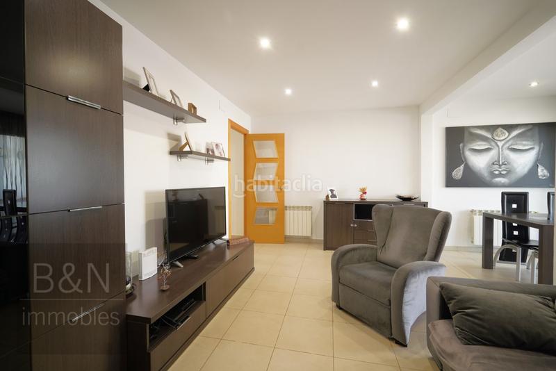 Foto 99079724-26e7-4344-b440-83a7d3b98f12. Piso un hogar reformado, con doble salida exterior y solo un vecino. en Terrassa