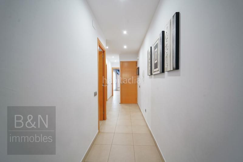 Foto 9d649f57-d04d-420f-afca-4ea4258b96c0. Piso un hogar reformado, con doble salida exterior y solo un vecino. en Terrassa