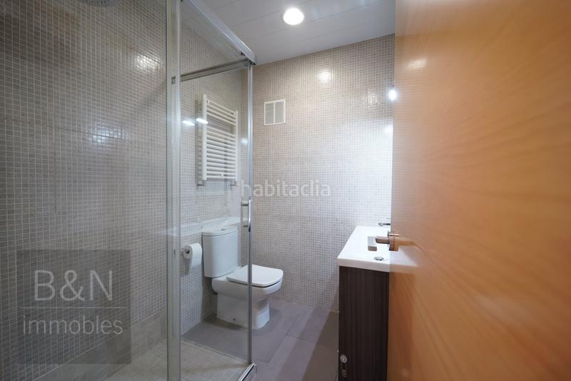 Foto a9f52ce2-edcf-4172-84b8-fb8b65d69a58. Piso un hogar reformado, con doble salida exterior y solo un vecino. en Terrassa