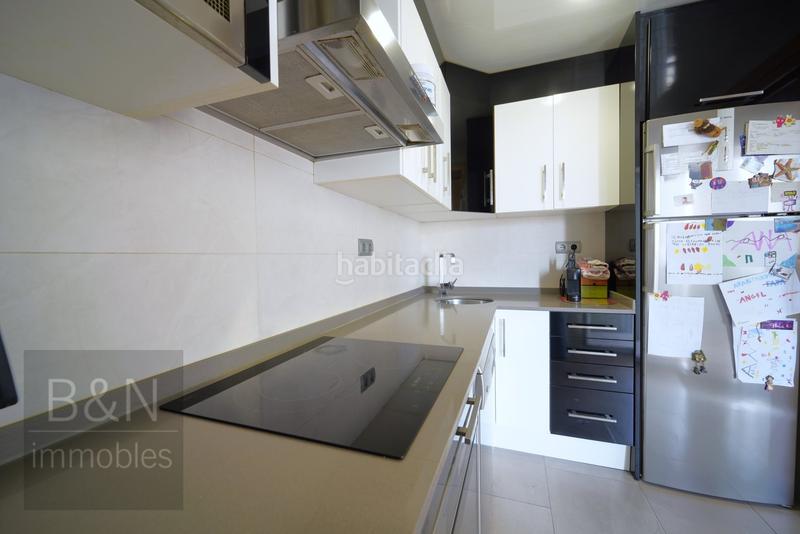 Foto d263f11d-a21d-4bf5-9a5c-999ecb2794fe. Piso un hogar reformado, con doble salida exterior y solo un vecino. en Terrassa