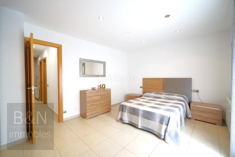Foto ee977c4d-62eb-4b6f-a89c-d0a720e83a47. Piso un hogar reformado, con doble salida exterior y solo un vecino. en Terrassa