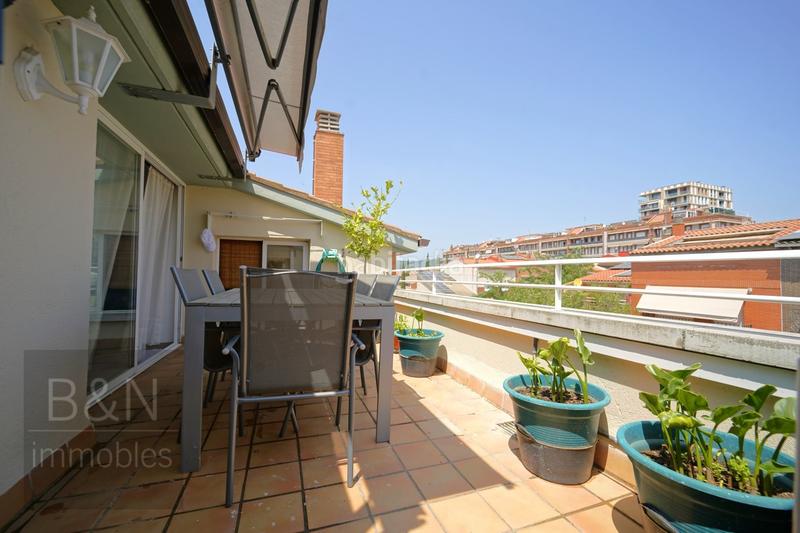 Foto f2ddad34-8b22-41ee-be7c-6c3d9261452f. Dúplex  en exclusiva que enamora terraza de ensueño, balcón, estudio, 4 dormitorios, 3 baños, plaza de parking y trastero en Terrassa