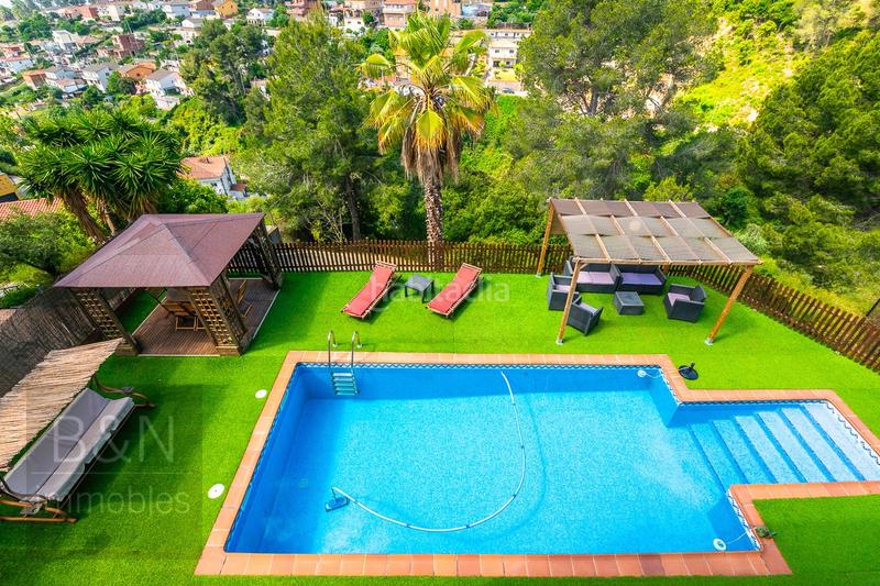 Foto b950a16e-fc13-472f-ad00-86fa14eb283d. Casa con riscaldamento parcheggio piscina in Castellnou-Can Mir-Can Solà Rubí