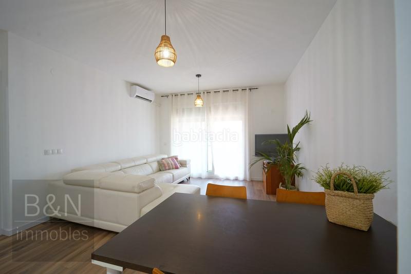 Foto 32404087-bb1a-4f03-86c7-cb8174a96613. Piso una vivienda con calidez, luz y balcón recién reformado con plaza de garaje incluida en Terrassa