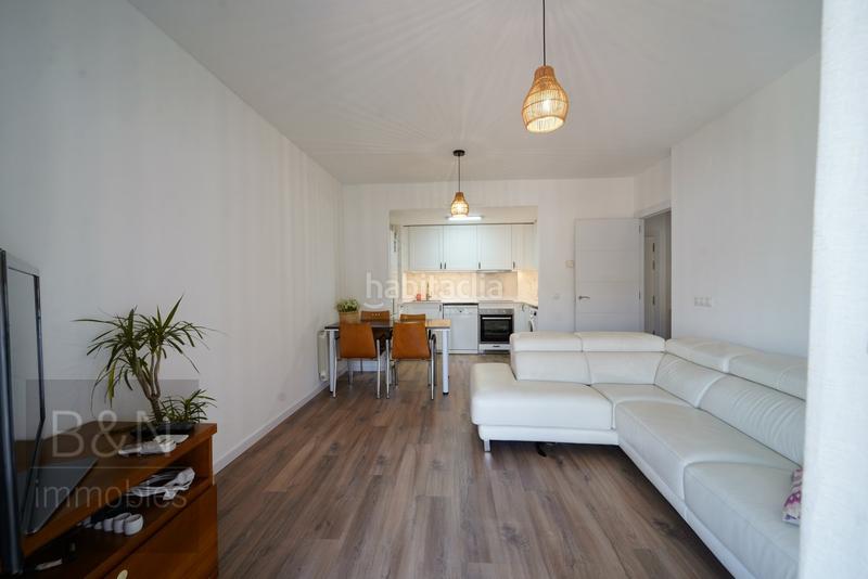 Foto 4f5b51b3-011a-4b6a-a5fc-b053583a235c. Piso una vivienda con calidez, luz y balcón recién reformado con plaza de garaje incluida en Terrassa
